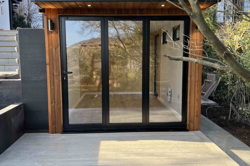 Garden room with Thermowood cladding. Thermowood is an ultra-heated timber that reduces the risk of raking, warping and shrinking ensuring a long-lasting and visually appealing finish. 