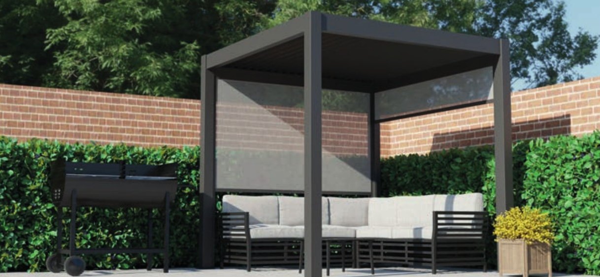 Remanso 2.5m x 2.5m free-standing louvred pergola with motorised roof