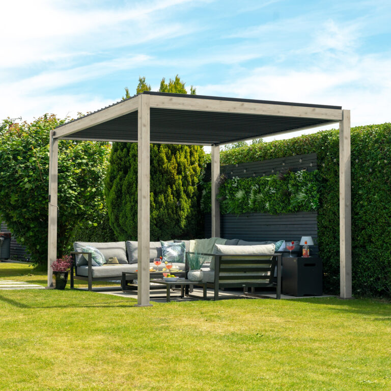 Titan aluminium pergola in a Wood Look finish